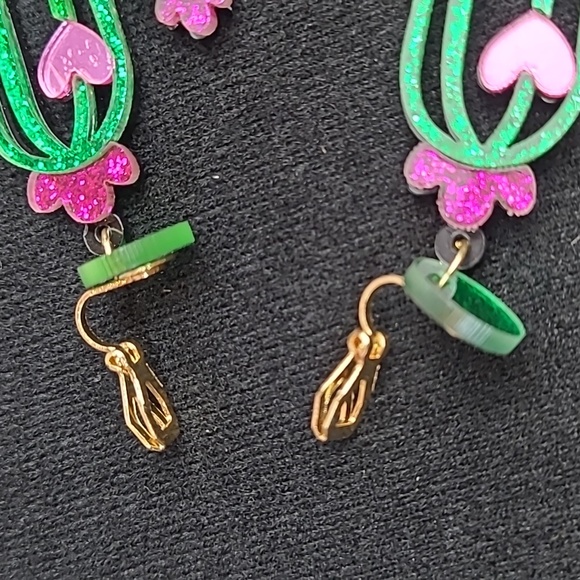 NEW GREEN HEART & CACTUS CLIP-ON EARRINGS - Picture 6 of 7